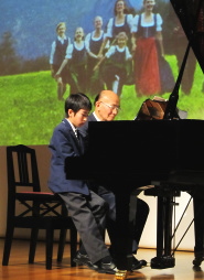 横浜市青葉区大人のピアノ教室コンサート風景